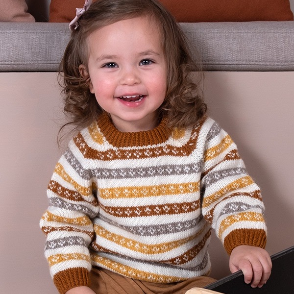 Stickad-trja-Stripekyss-gar-1-1.jpeg Stickad tröja Randiga pussar - garnpaket i Bluum Pure Eco Baby Wool