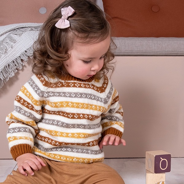 Stickad tröja Randiga pussar - garnpaket i Bluum Pure Eco Baby Wool