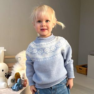 Stickad tröja Vinterdröm - garnpaket i Bluum Soft Merino Ul