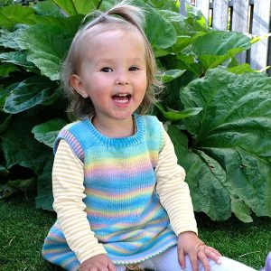 Stickad tunika Färgspel - garnpaket i Bluum Soft Merino Ul