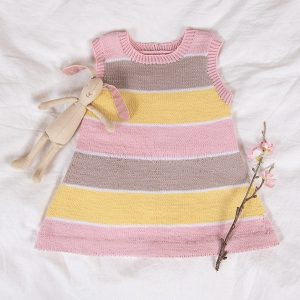 Stickad tunika Sockervadd - garnpaket i Bluum Soft Merino Ull