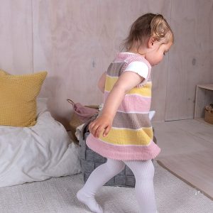 Stickad tunika Sockervadd - garnpaket i Bluum Soft Merino Ull