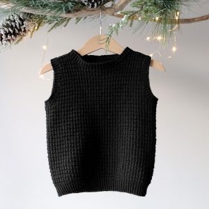 Stickad väst Hugo - garnpaket i Bluum Soft Merino Ull