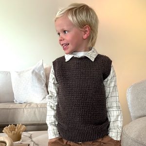 Stickad väst Hugo - garnpaket i Bluum Soft Merino Ul