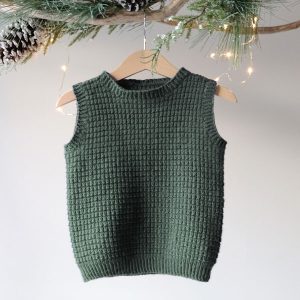 Stickad väst Hugo - garnpaket i Bluum Soft Merino Ull
