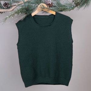 Stickad väst Robin til dam Flaskgrön - garnpaket i Bluum Soft Merino Ull