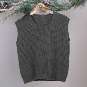 Stickad väst Robin til dam Svart och grått - garnpaket i Bluum Soft Merino Ul
