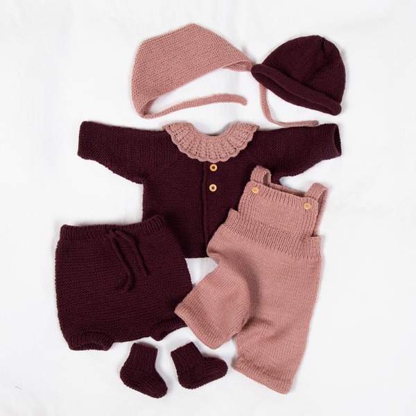 Stickat-set-Bebispaket-Rille-1-1-1-1-1-1.jpeg Stickat set Bebispaket Trille - garnpaket i Bluum Pure Eco Baby Wool