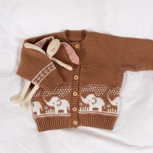 Stickat set Bebisset Elefanterna badar - garnpaket i Bluum Soft Merino Ull