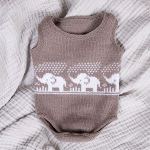 Stickade Bodys 2st Elefanterna badar - garnpaket i Bluum Soft Merino Ull