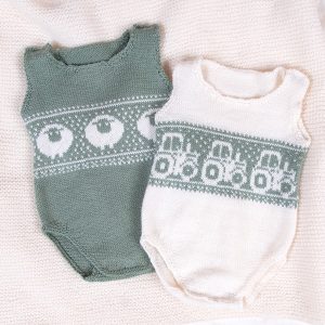 Stickade Bodys 2st Lammet och Traktor - garnpaket i Bluum Pure Eco Baby Woo