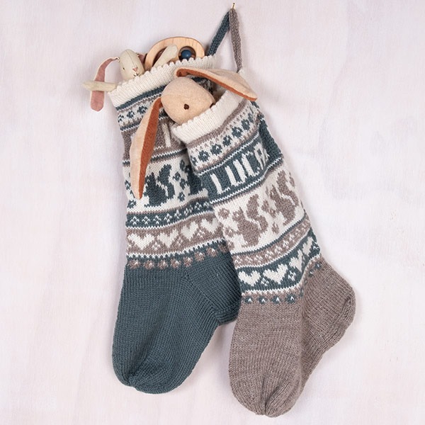 Stickning-Julstrumpor-Ekorre-o-1-1-1.jpeg Stickade Julstrumpor Ekorre och valfria namn - garnpaket i Bluum Pure Eco Baby Wool