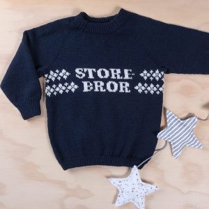 Stickad tröja Storebror - garnpaket i Bluum Pure Eco Baby Woo