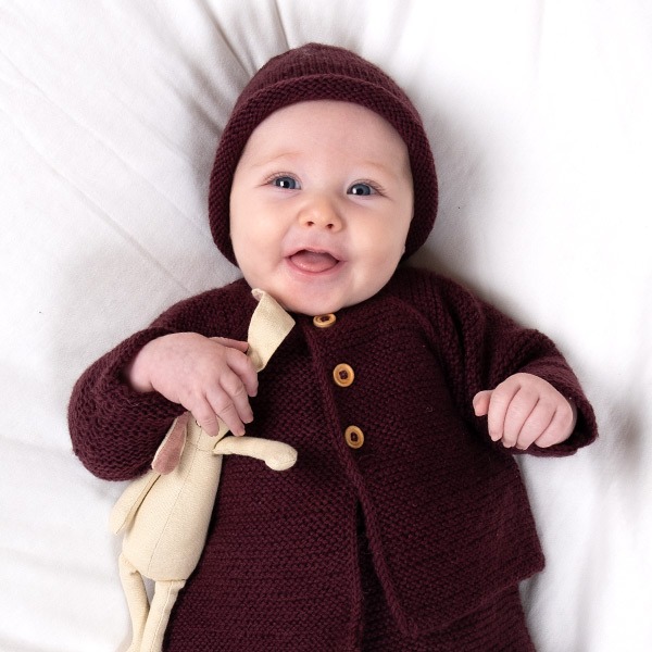 Stickat set Trille med mössa - garnpaket i Bluum Pure Eco Baby Wool