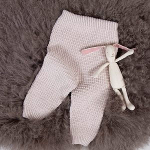 Stickad set Hugo m/tröja, byxa och mössa - garnpaket i Bluum Soft Merino Ul