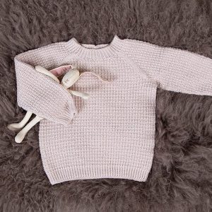 Stickad set Hugo m/tröja, byxa och mössa - garnpaket i Bluum Soft Merino Ul