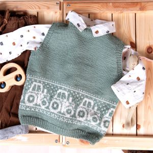 Stickad väst Traktor - garnpaket i Bluum Pure Eco Baby Wool