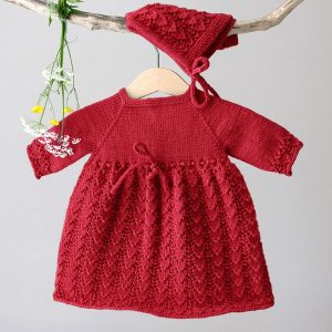 Stickad Bebisklänning Hjärtlöv m/byxa och mössa - garnpaket i Bluum Soft Merino Ull