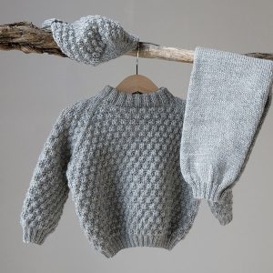 Stickad set Bubblor m/tröja, byxa och mössa - garnpaket i Bluum Pure Eco Baby Wool