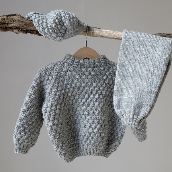 Stickad set Bubblor m/tröja, byxa och mössa - garnpaket i Bluum Pure Eco Baby Wool