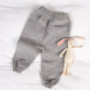 Stickad set Bubblor m/tröja, byxa och mössa - garnpaket i Bluum Pure Eco Baby Wool