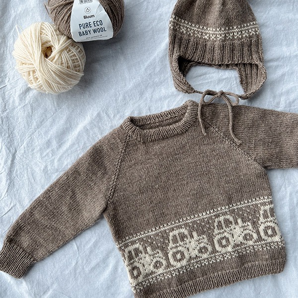 Stickat set Traktor-tröja och mössa - garnpaket i Bluum Pure Eco Baby Wool