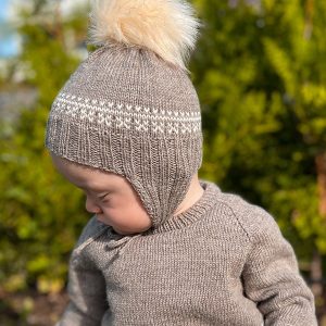 Stickat set Traktor-tröja och mössa - garnpaket i Bluum Pure Eco Baby Wool