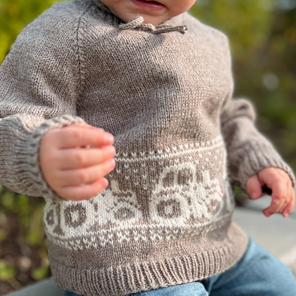 Stickat set Traktor-tröja och mössa - garnpaket i Bluum Pure Eco Baby Wool