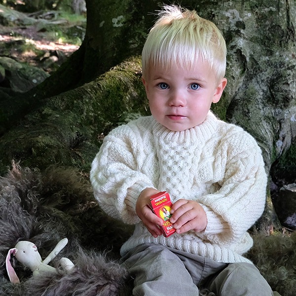 Stickad tröja Aran - garnpaket i Bluum Pure Eco Baby Wool