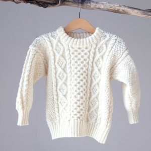 Stickad tröja Aran - garnpaket i Bluum Pure Eco Baby Wool