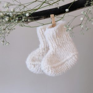 Bluum stickning - gratis stickmönster - Bebistofflor i Bluum Fluffy Alpaca