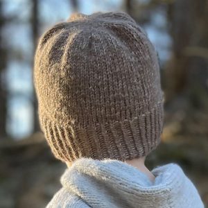 Bluum stickning - gratis stickmönster - Mössa Vårvibbar i Bluum Fluffy Alpaca