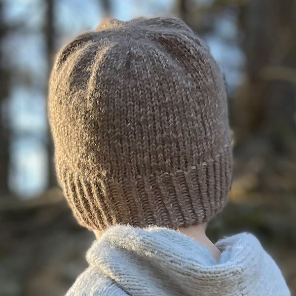 Bluum stickning - gratis stickmönster - Mössa Vårvibbar i Bluum Fluffy Alpaca