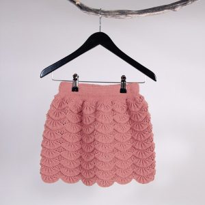Stickad kjol Våg - garnpaket i Bluum Soft Merino Ull