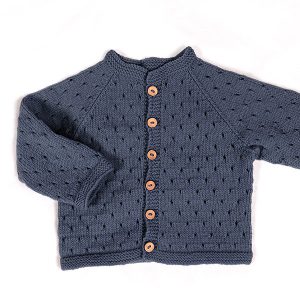 Stickad kofta Madicken - garnpaket i Bluum Soft Merino Ull