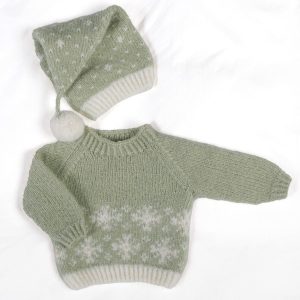 Stickad tröja Snö m/lång luva - garnpaket i Bluum Fluffy Alpaca