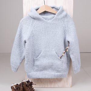 Stickad luvtröja Vårbris - garnpaket i Bluum Fluffy Alpaca