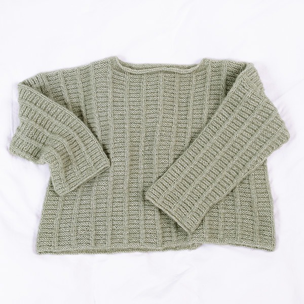 Stickad tröja Björk till dam - garnpaket i Bluum Fluffy Alpaca