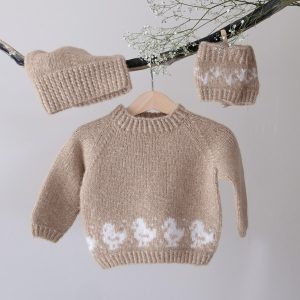 Stickad tröja Lilla Kyckling m/luva och benvärmare - garnpaket i Bluum Fluffy Alpaca