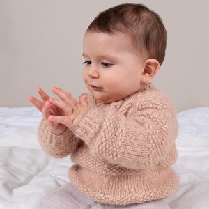 Stickad tröja Lilla grodd - garnpaket i Bluum Fluffy Alpaca