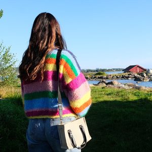 Stickad tröja Savannah till dam - garnpaket från Bluum i Fnugg