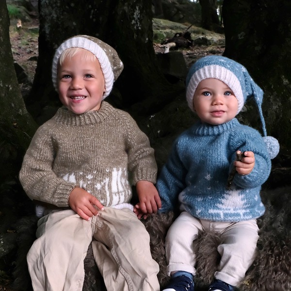 Stickad tröja Skidtur m/lång luva - garnpaket i Bluum Fluffy Alpaca