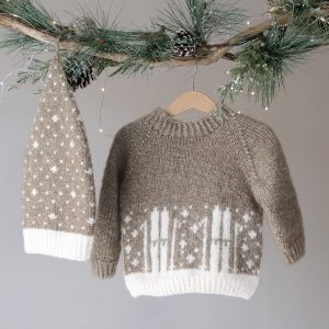 Stickad tröja Skidtur m/lång luva - garnpaket i Bluum Fluffy Alpaca