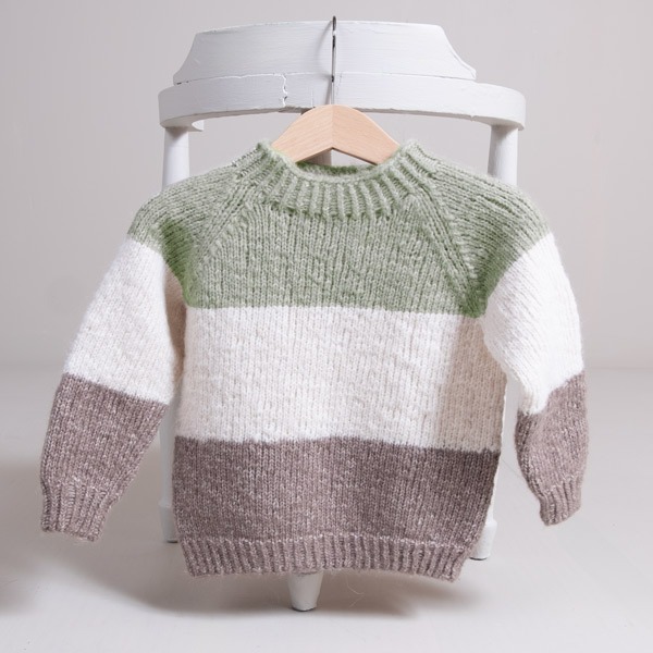 Stickad tröja Vårränder - garnpaket i Bluum Fluffy Alpaca