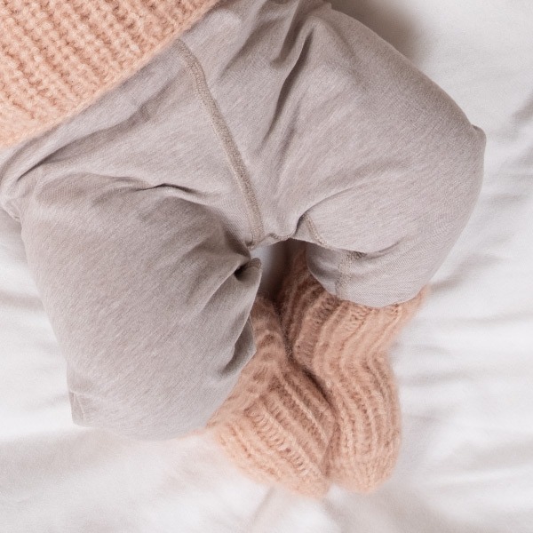 Stickad kofta Lilla knopp m/mössa och sockar - garnpaket i Bluum Fluffy Alpaca