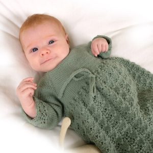 Stickad Bebisklänning Hjärtlöv m/byxa och mössa - garnpaket i Bluum Soft Merino Ull