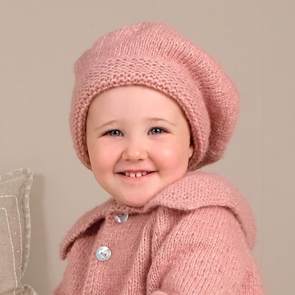 Stickad kappa Ellinor m/mössa - garnpaket i Bluum Fluffy Alpaca