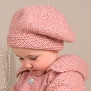 Stickad kappa Ellinor m/mössa - garnpaket i Bluum Fluffy Alpaca