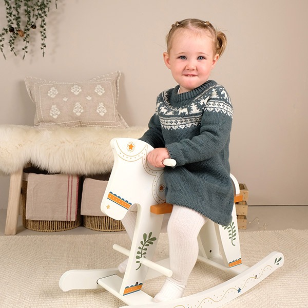 Stickad-klnning-Vinternatt-m-6-1.jpeg Stickad klänning Vinternatt m/tomteluva - garnpaket i Bluum Pure Eco Baby Wool