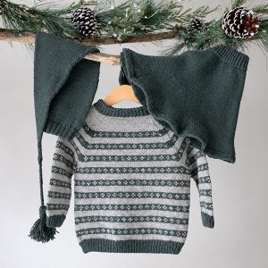 Stickad set Julkyss tröja m/kjol och tomteluva - garnpaket i Bluum Pure Eco Baby Wool